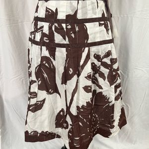 Gap knee-length skirt with satin trim details. Chocolate brown and off- white